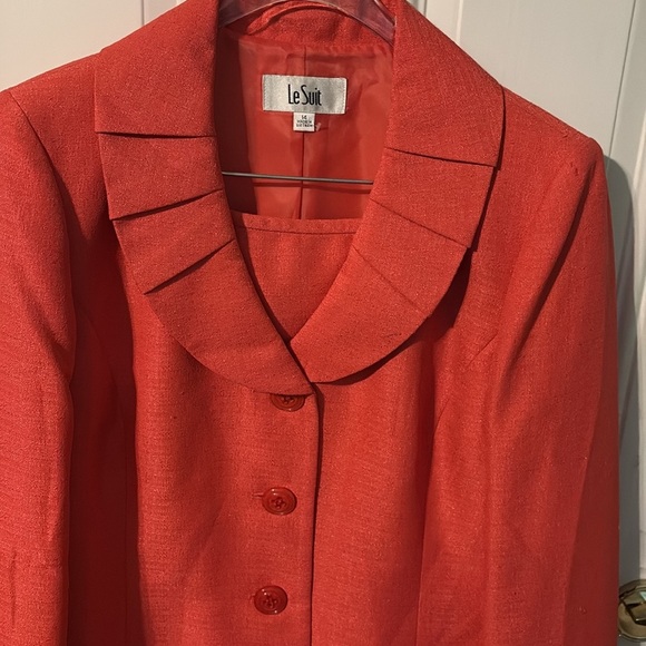 Le Suit Vibrant Red Blazer and Skirt Ensemble - Picture 3 of 10